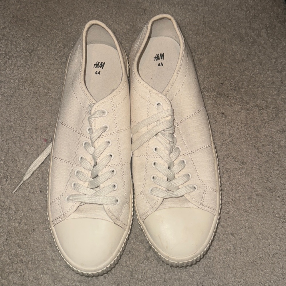 Canvas shoes. Cream color